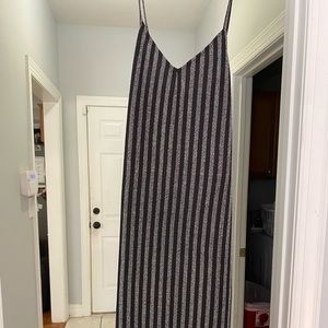 Lightweight slight Vneck loose fitting